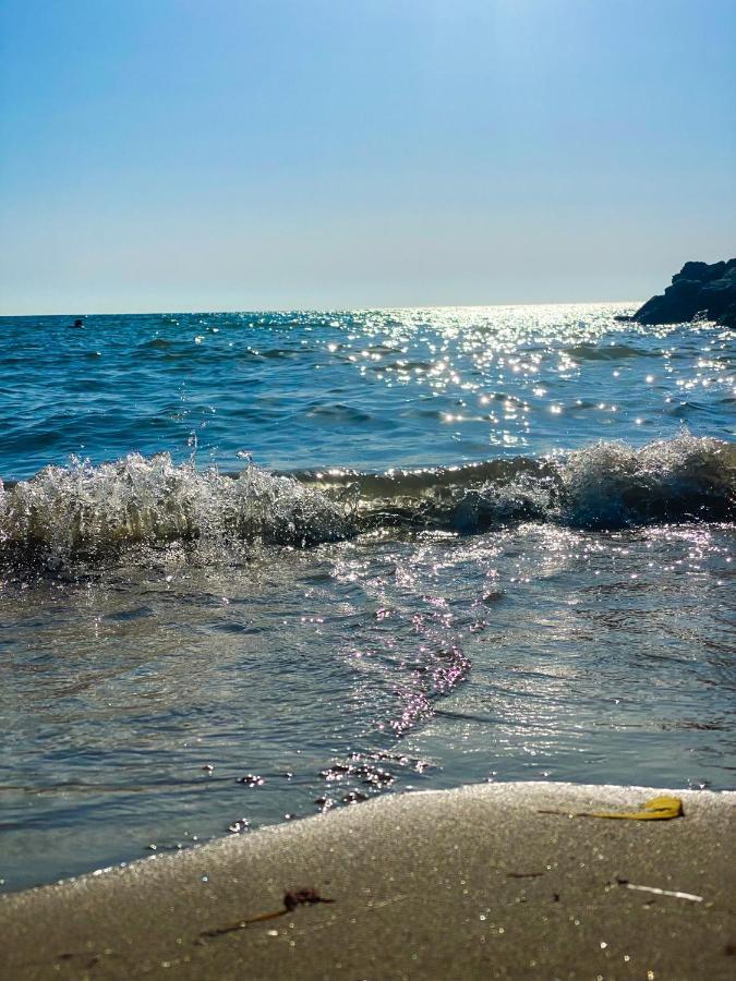 Te Bujtina Hotel- Cozy Stay With Traditional Breakfast Near Beach Golem  Buitenkant foto