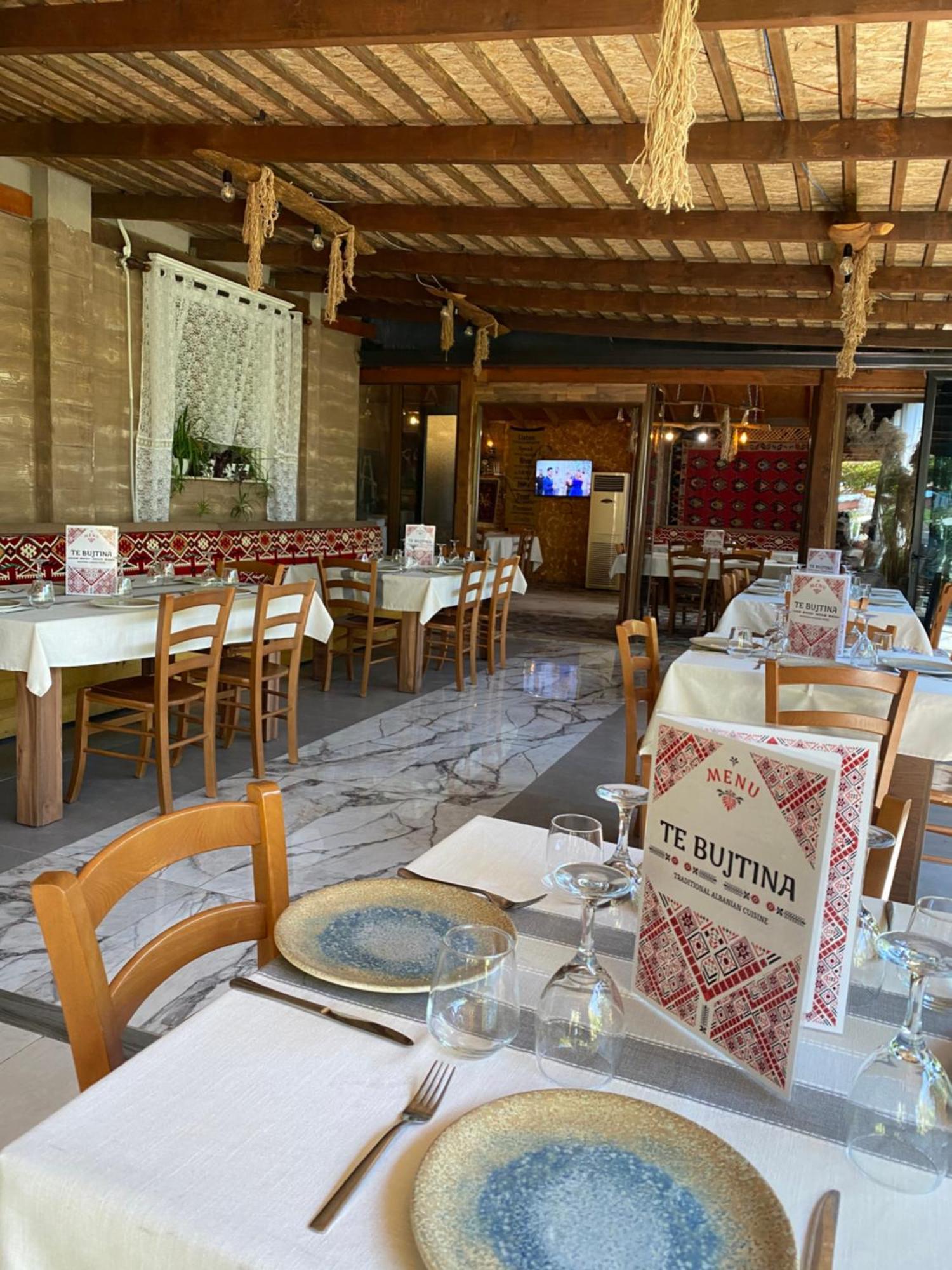 Te Bujtina Hotel- Cozy Stay With Traditional Breakfast Near Beach Golem  Buitenkant foto