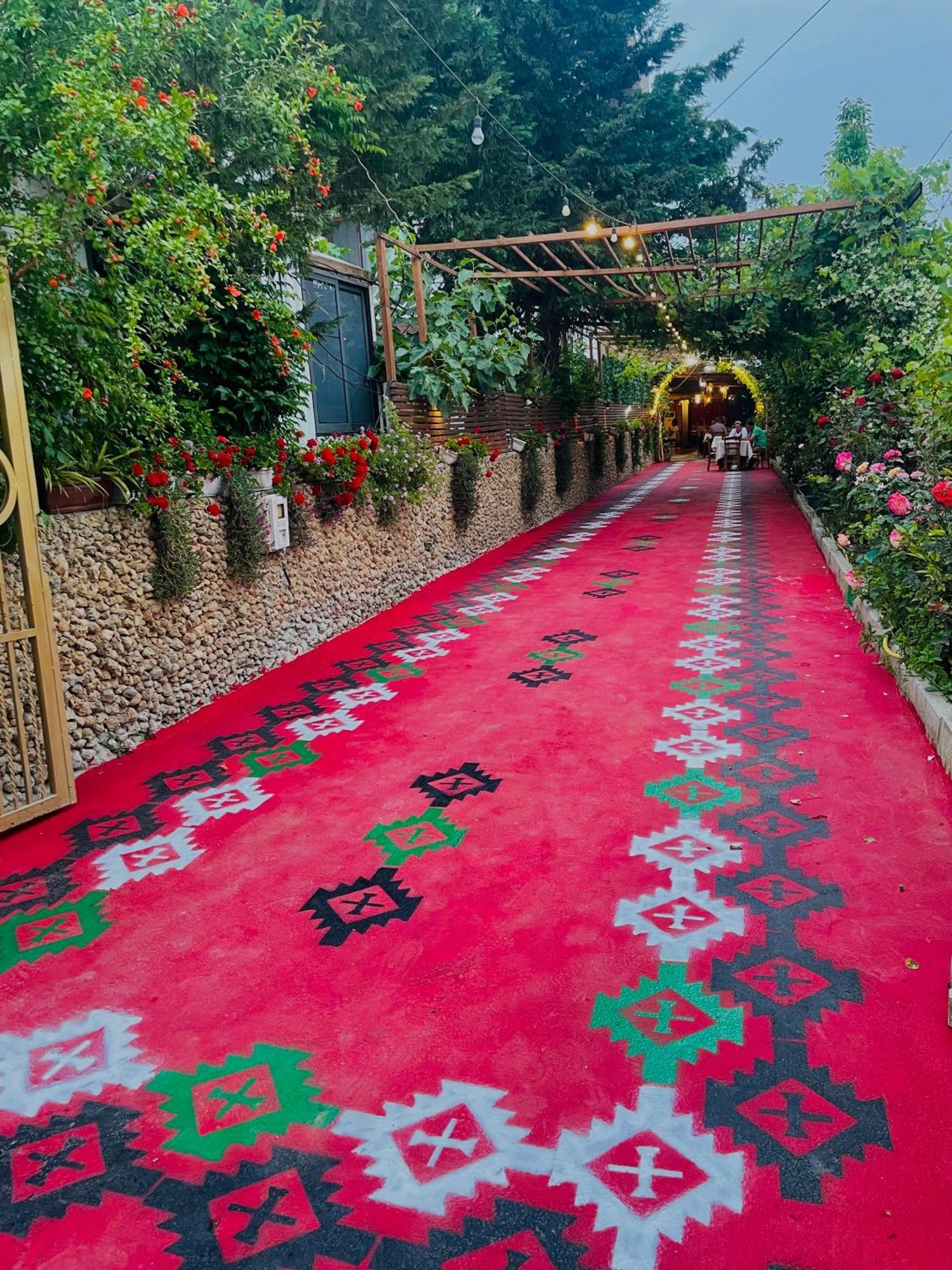Te Bujtina Hotel- Cozy Stay With Traditional Breakfast Near Beach Golem  Buitenkant foto