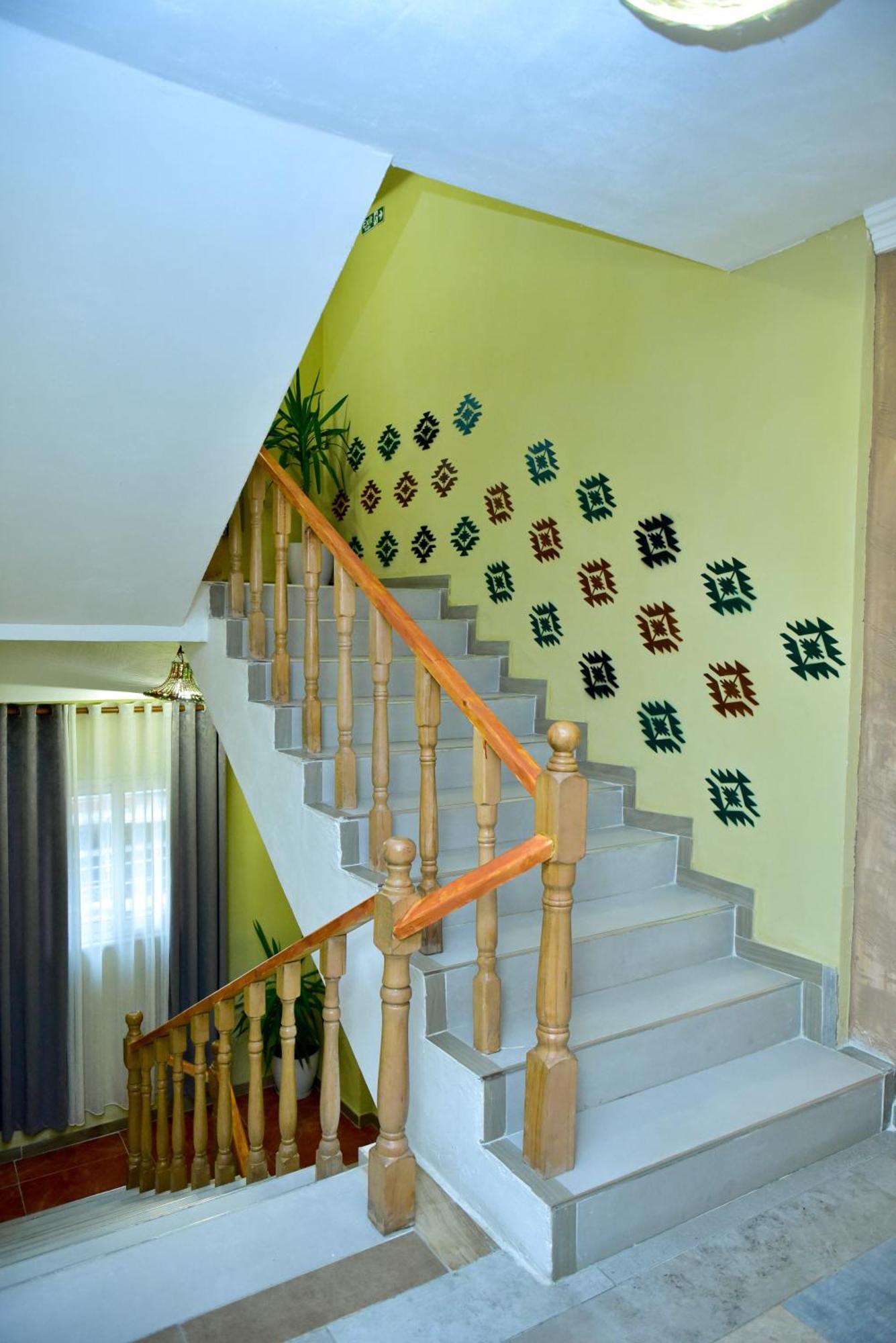 Te Bujtina Hotel- Cozy Stay With Traditional Breakfast Near Beach Golem  Buitenkant foto