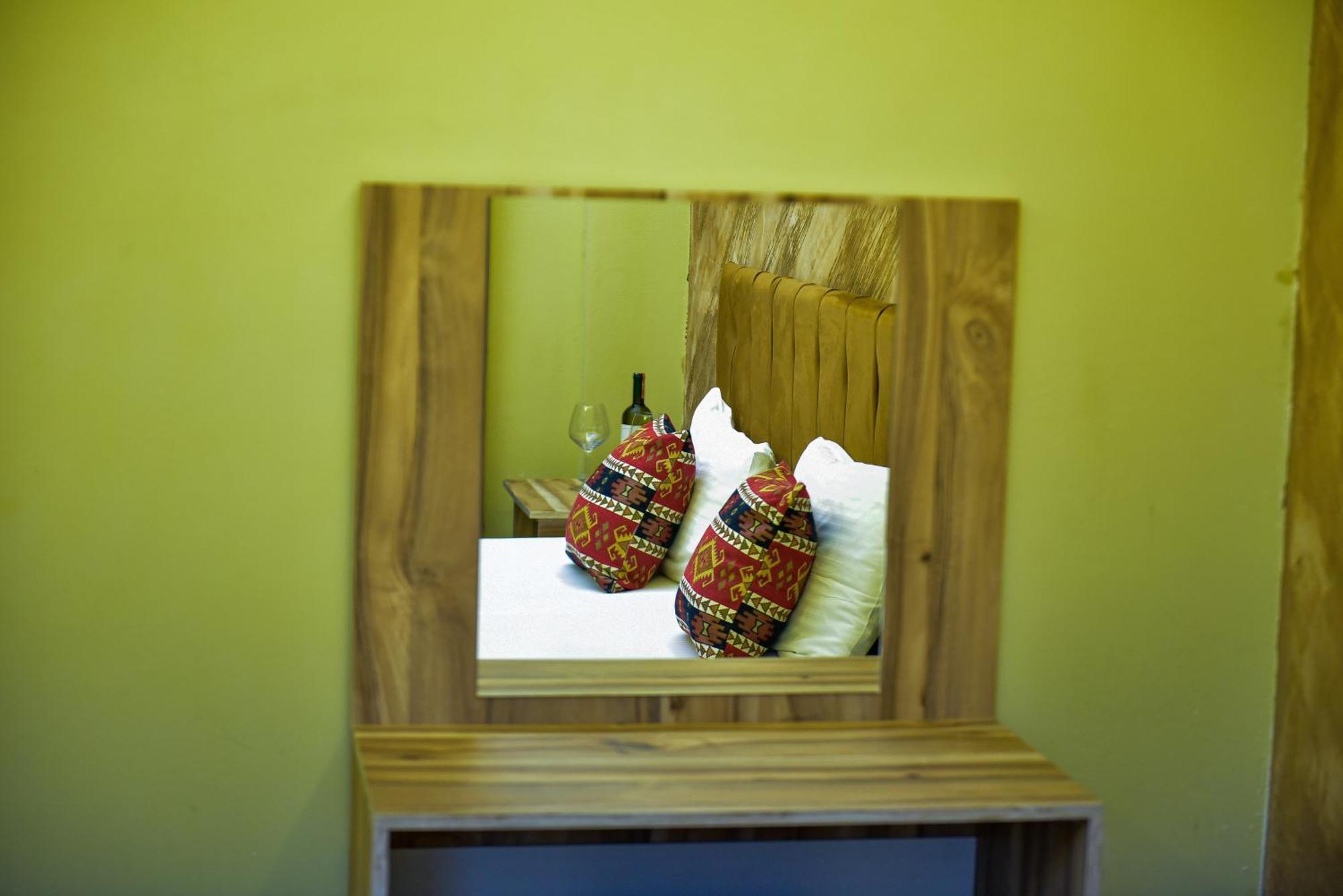Te Bujtina Hotel- Cozy Stay With Traditional Breakfast Near Beach Golem  Buitenkant foto