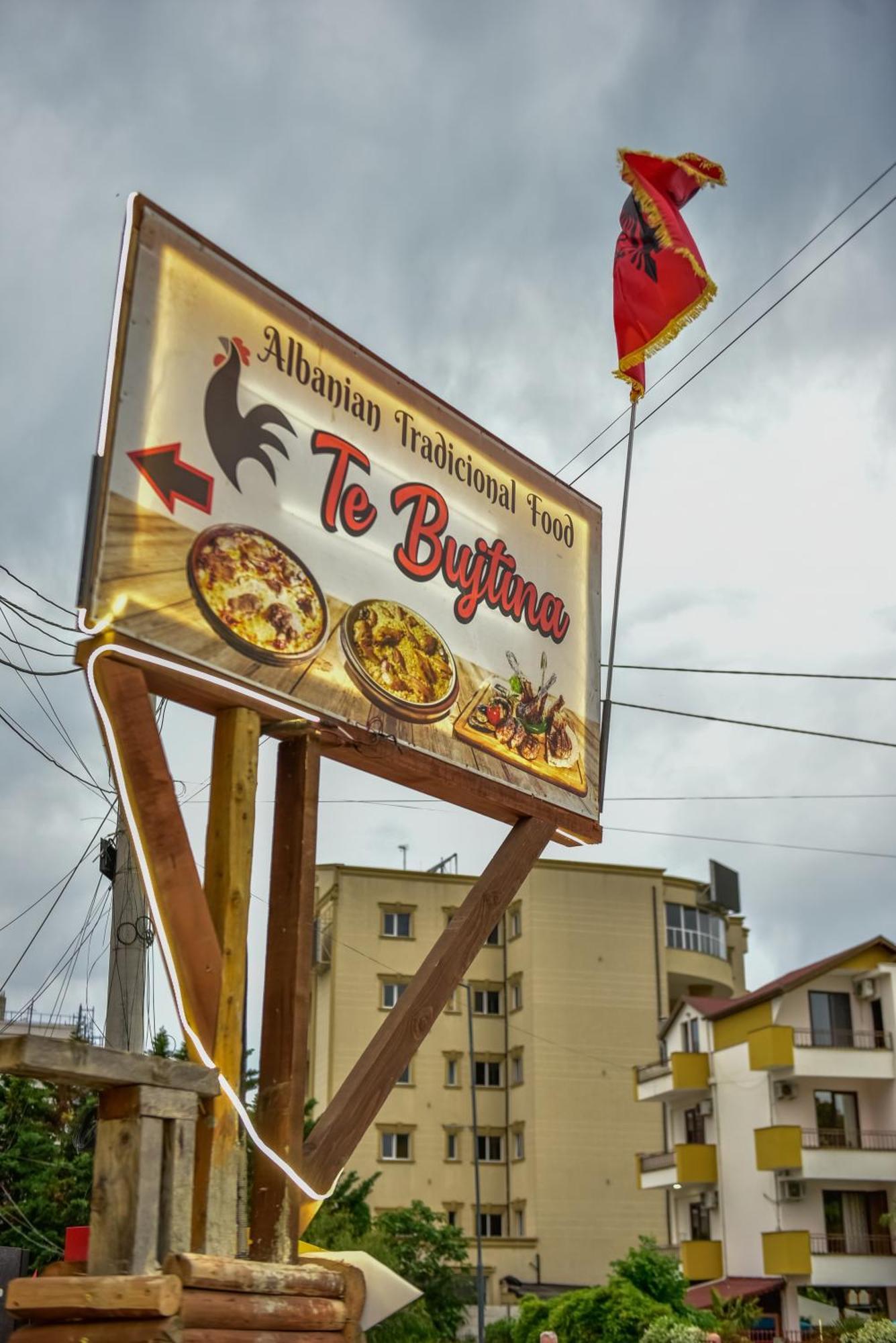Te Bujtina Hotel- Cozy Stay With Traditional Breakfast Near Beach Golem  Buitenkant foto