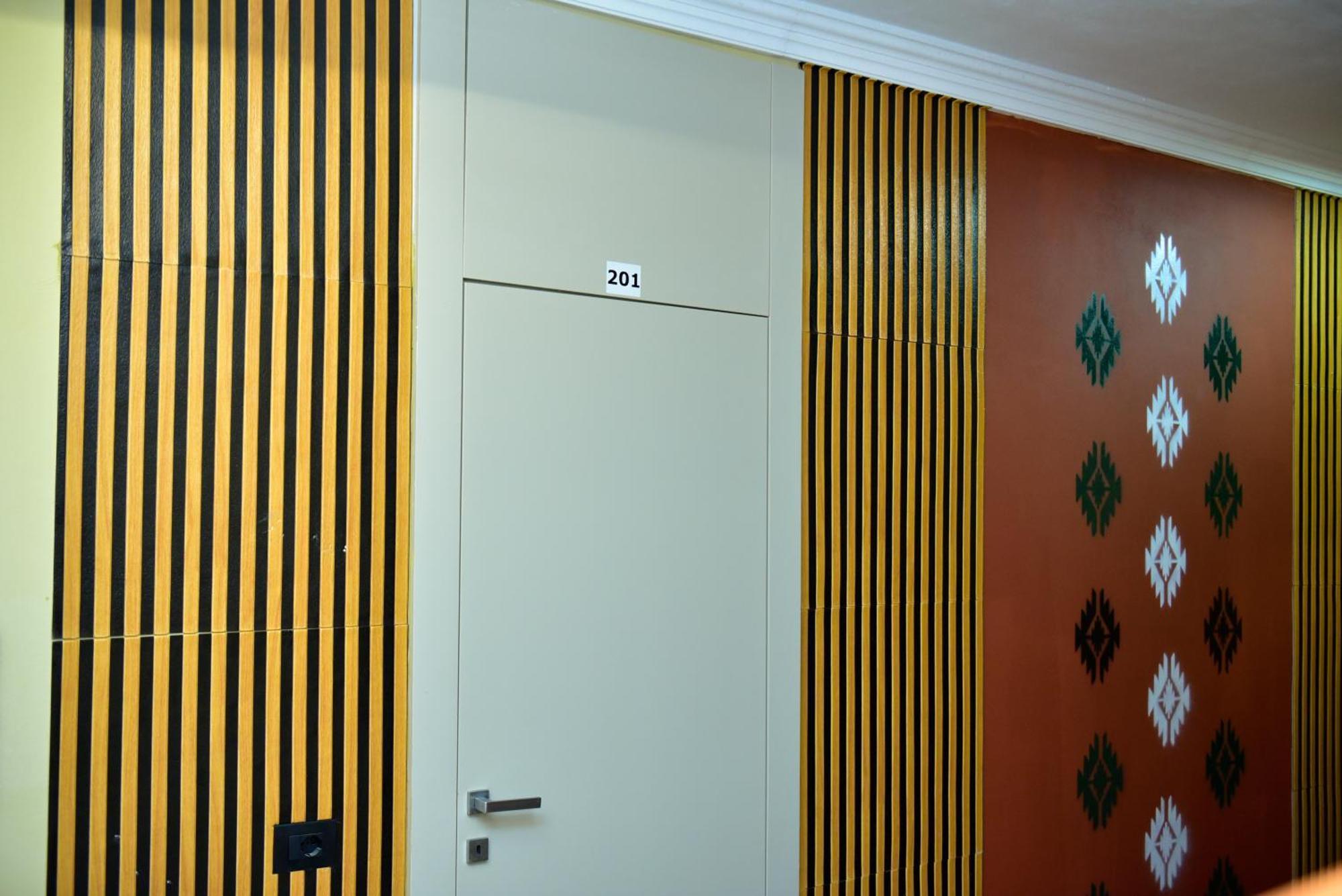 Te Bujtina Hotel- Cozy Stay With Traditional Breakfast Near Beach Golem  Buitenkant foto