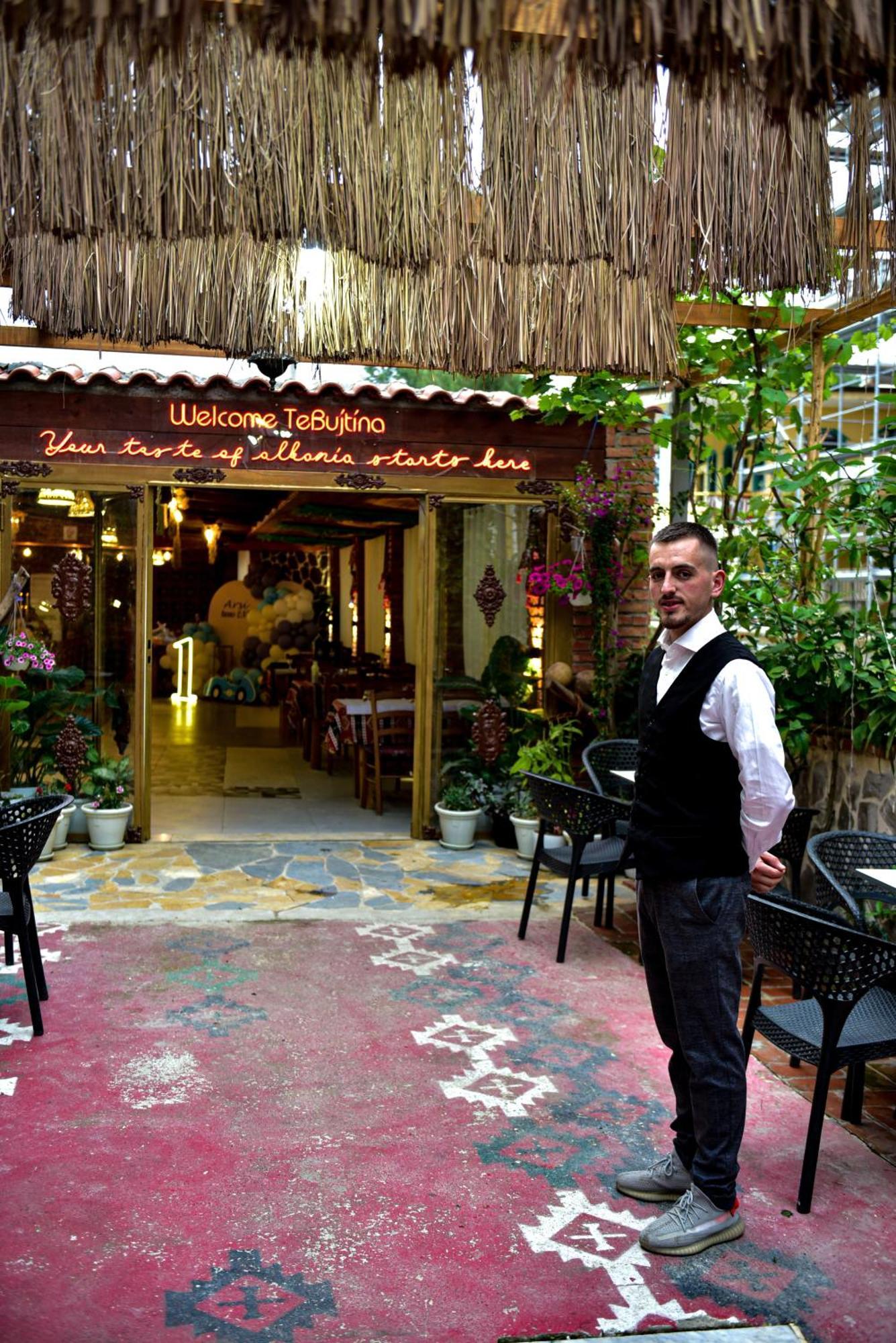 Te Bujtina Hotel- Cozy Stay With Traditional Breakfast Near Beach Golem  Buitenkant foto