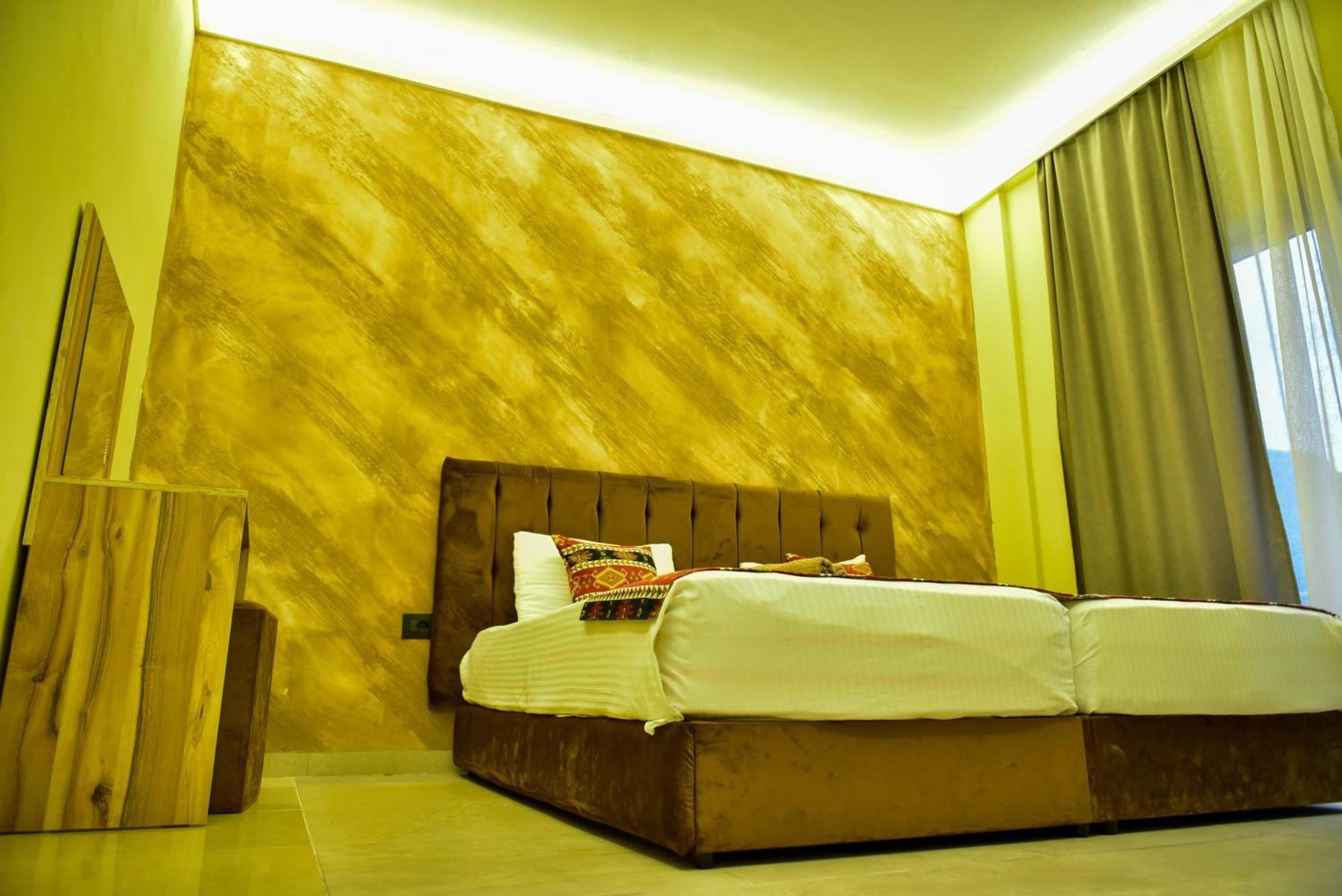 Te Bujtina Hotel- Cozy Stay With Traditional Breakfast Near Beach Golem  Buitenkant foto