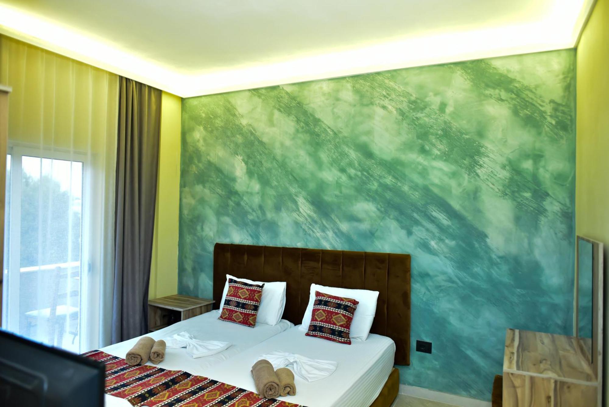 Te Bujtina Hotel- Cozy Stay With Traditional Breakfast Near Beach Golem  Buitenkant foto